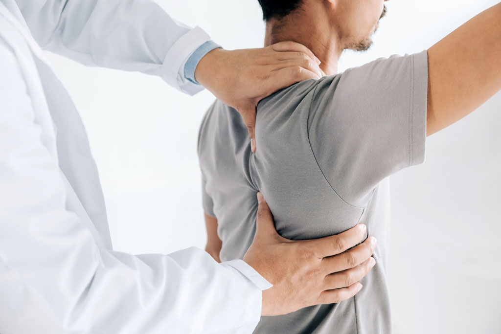 back pain treatment at osteopathic clinic