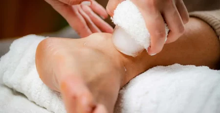 Massage with hot and cold hydrotherapy